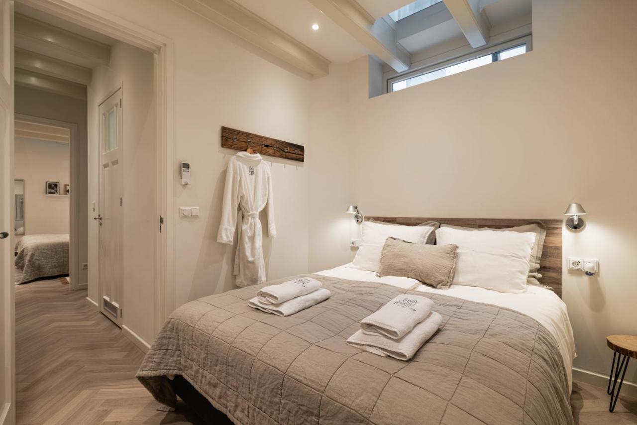 Leidse Square 5 Star Luxury Bed and breakfast 4*